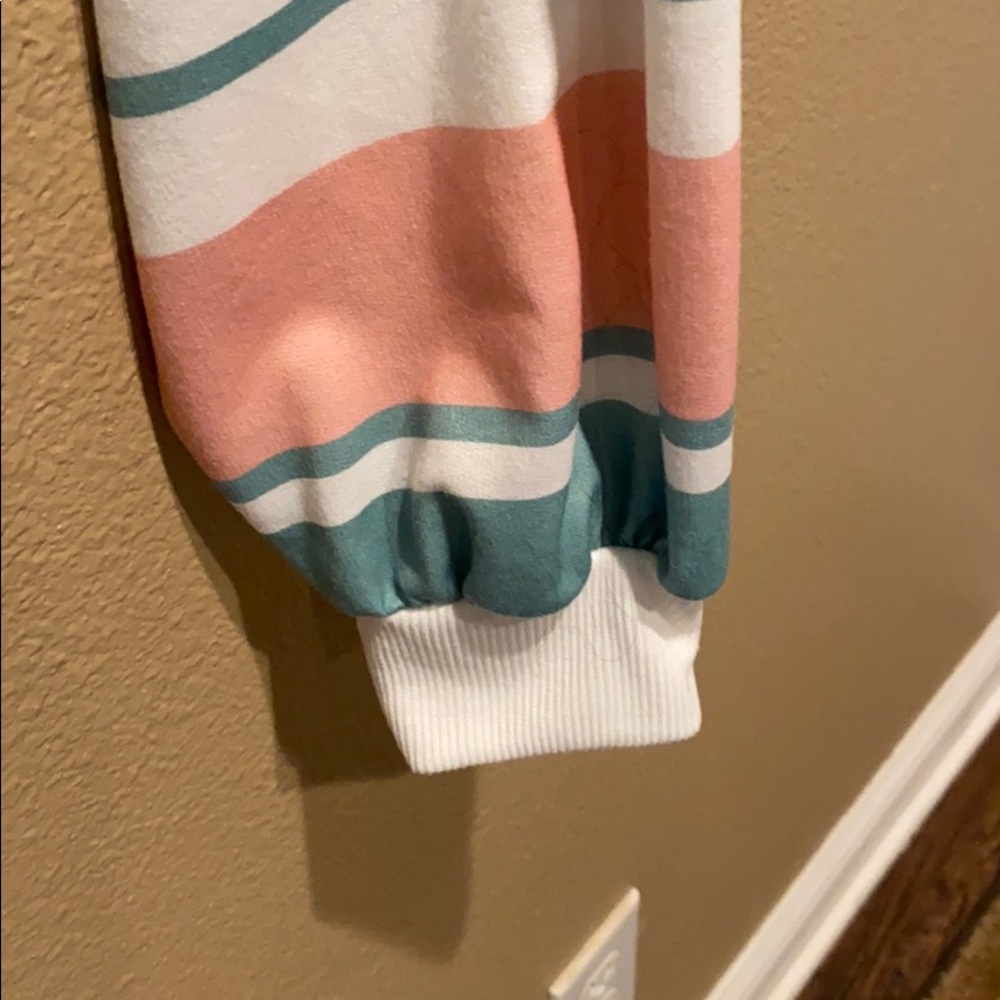 Striped crop, with collar. - Picture 5 of 8